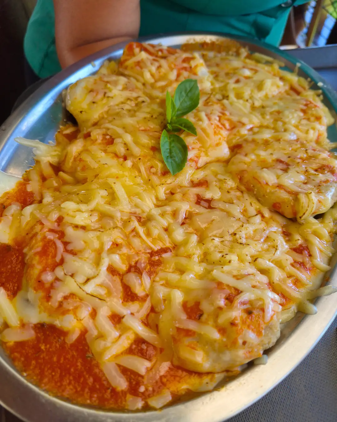 Parmegiana gratinada ao molho de tomate