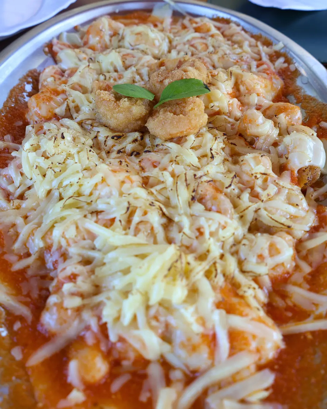 Parmegiana de camarão ao molho