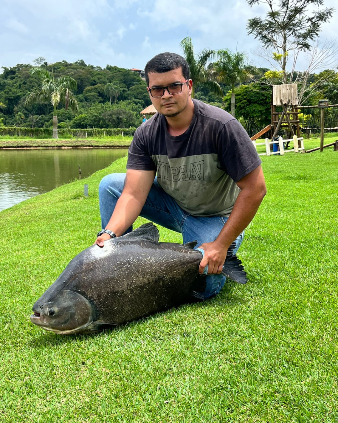 Tambaqui de grande porte fisgado no pesqueiro